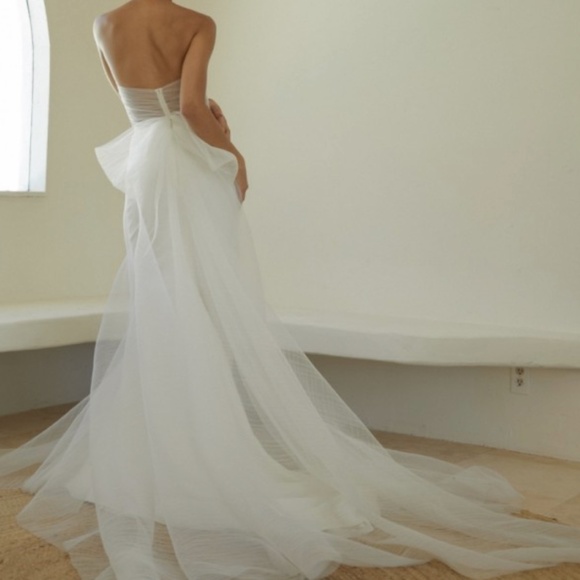 Newhite Luna Wedding Dress - Picture 1 of 4